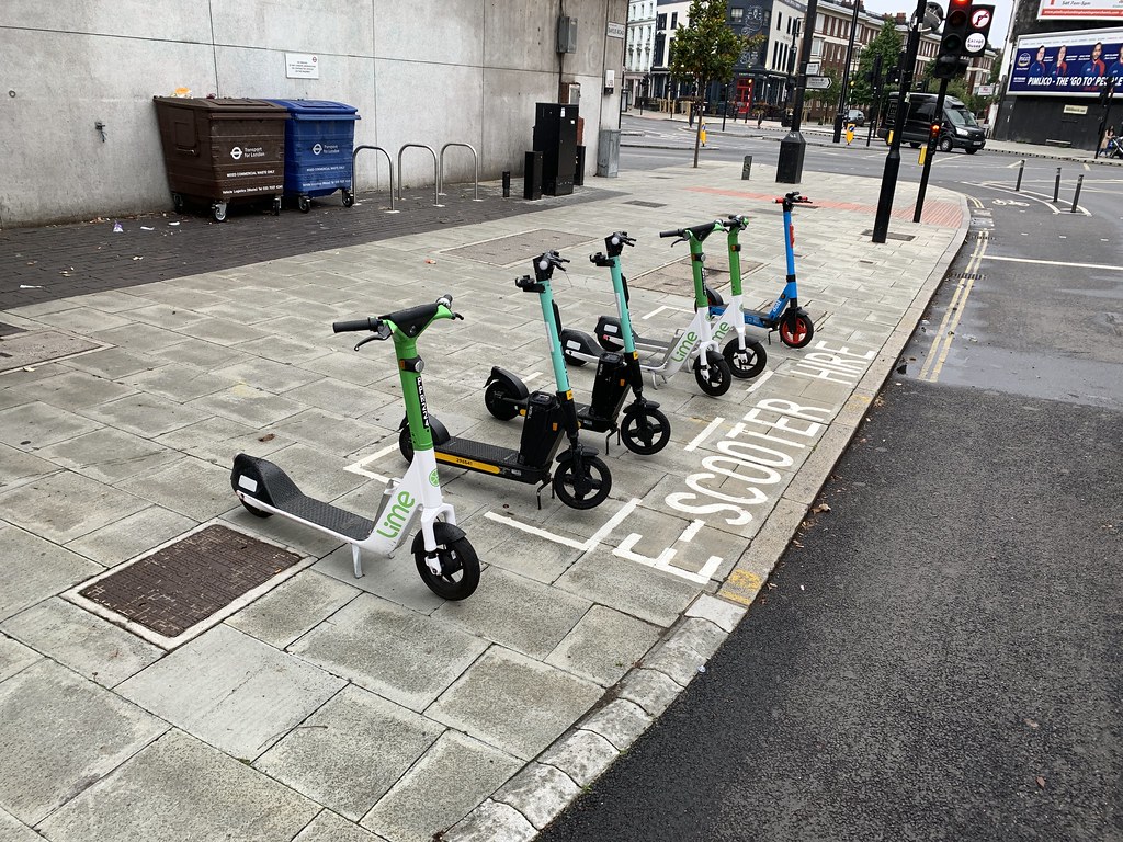 E-scooter dock