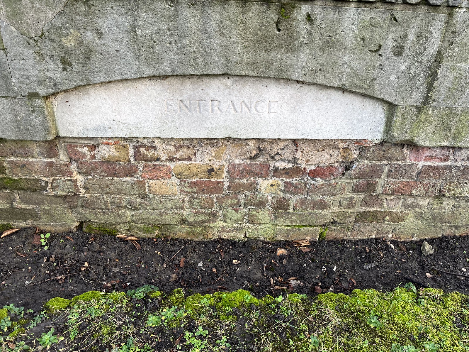 Entrance - never seen the Dulwich graveyard open before